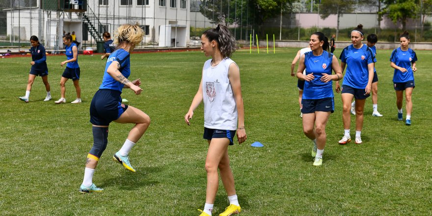 Fomget Kadın Futbol Takımı Şampiyonluk Yolunda