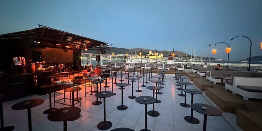Bodrum'da Kale Manzaralı Müzik